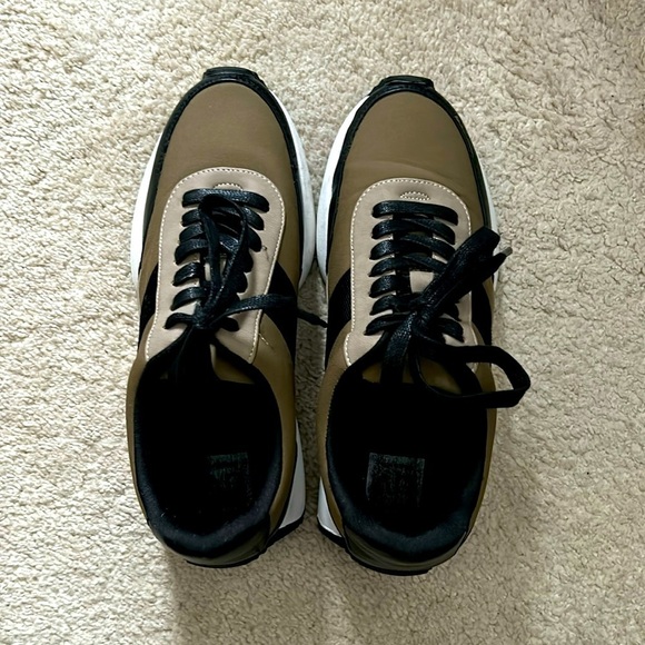 DV by Dolce Vita Shoes - Dolce Vita black, khaki and white casual sneakers SZ 7.5